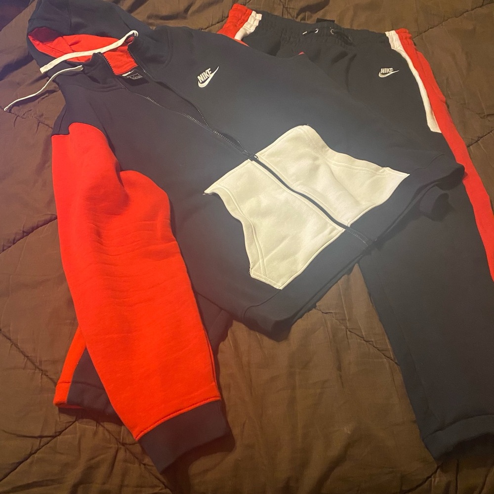 Nike Men’s Tracksuit